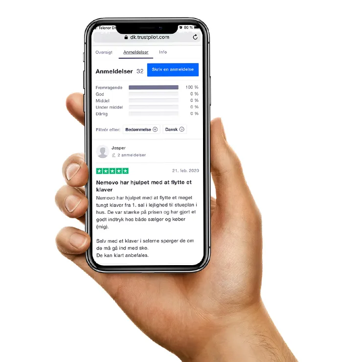 Hånd holder en mobil med Nemovos anmeldelser på Trustpilot: 32 anmeldelser, 100 % Fremragende